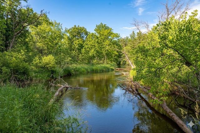 907 W Trout Valley Road, Hancock, WI 54943