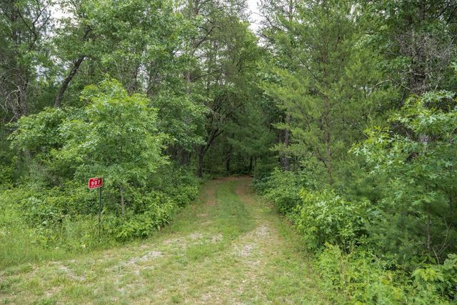 907 W Trout Valley Road, Hancock, WI 54943