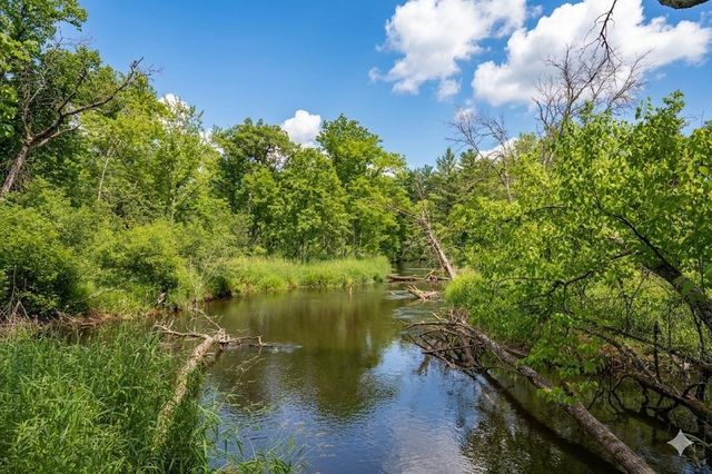 907 W Trout Valley Road, Hancock, WI 54943