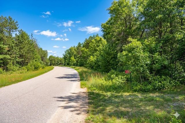907 W Trout Valley Road, Hancock, WI 54943
