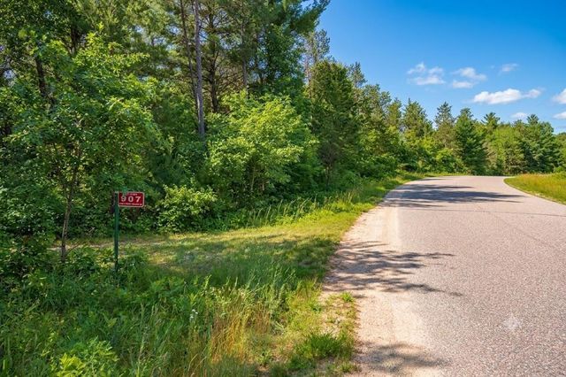 907 W Trout Valley Road, Hancock, WI 54943