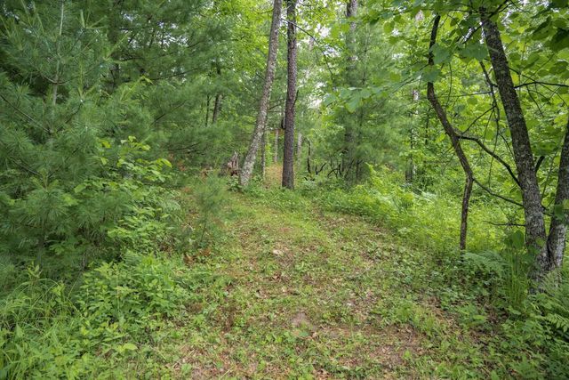 907 W Trout Valley Road, Hancock, WI 54943
