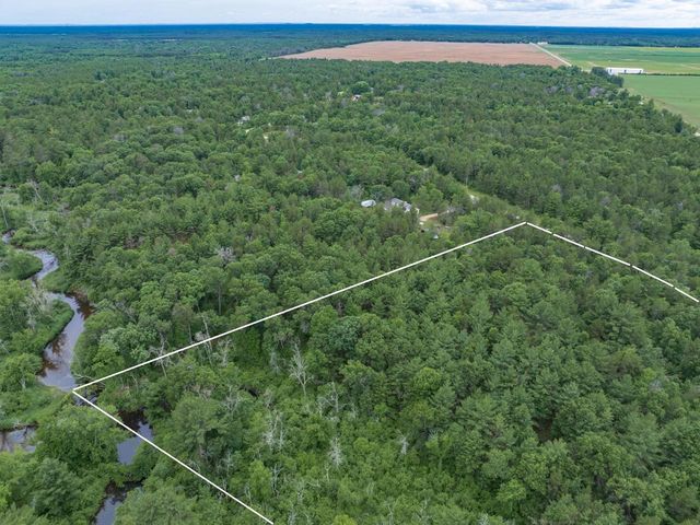 907 W Trout Valley Road, Hancock, WI 54943