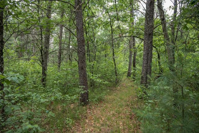 907 W Trout Valley Road, Hancock, WI 54943