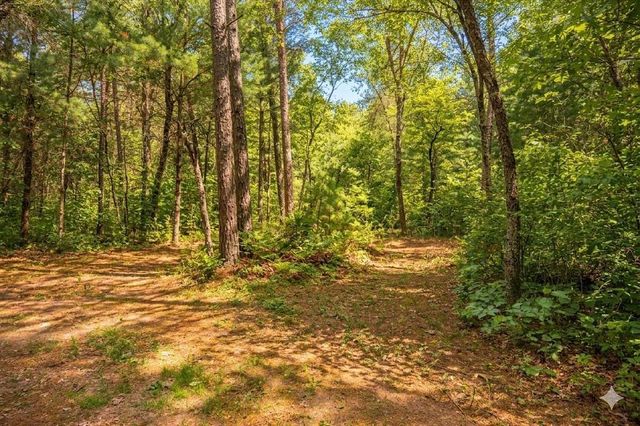 907 W Trout Valley Road, Hancock, WI 54943