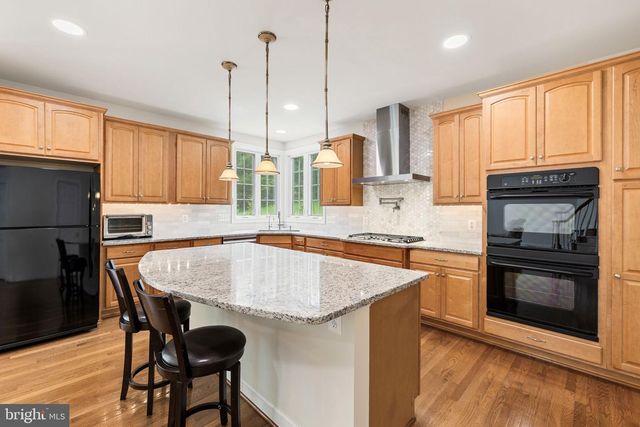 3224 LOST POND CT, Triangle, VA 22172