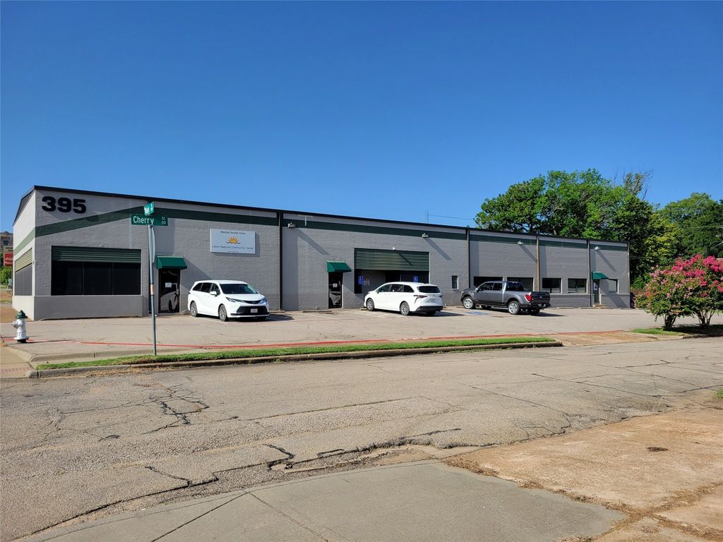 395 N MAIN Street, Paris, TX 75460