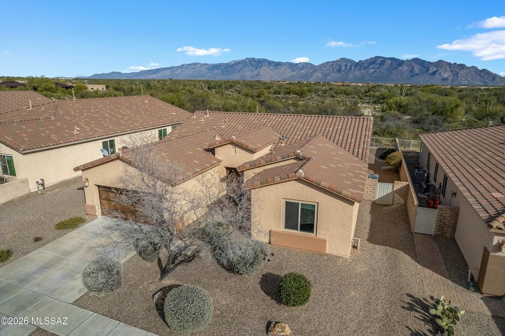 11556 N Adobe Village Place, Marana, AZ 85658