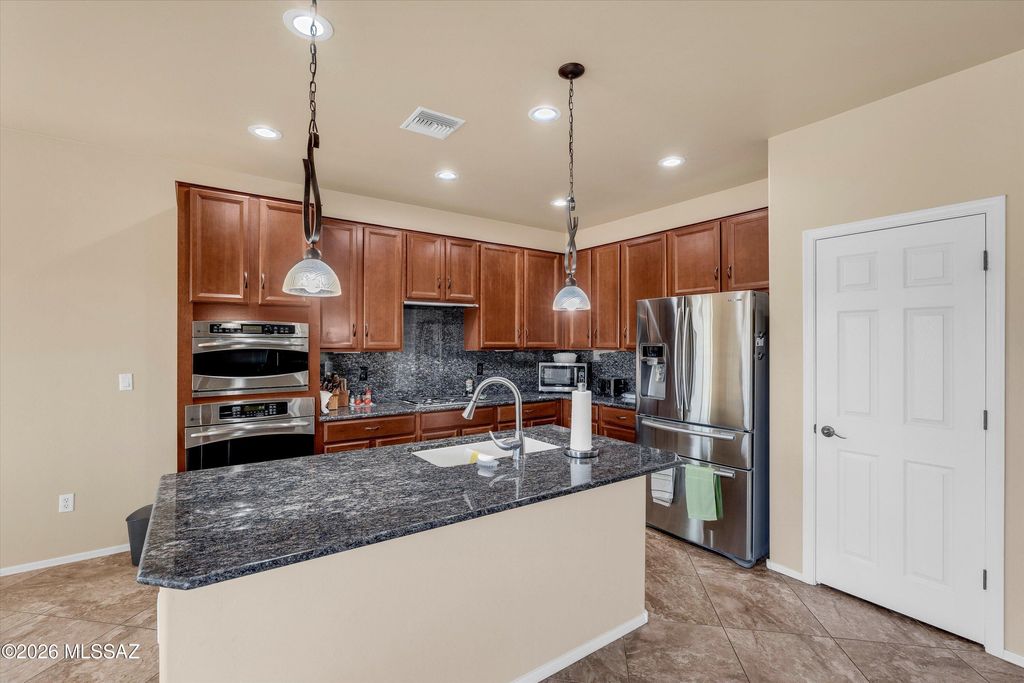 Image 10 of property listing at 11556 N Adobe Village Place, Marana, AZ 85658