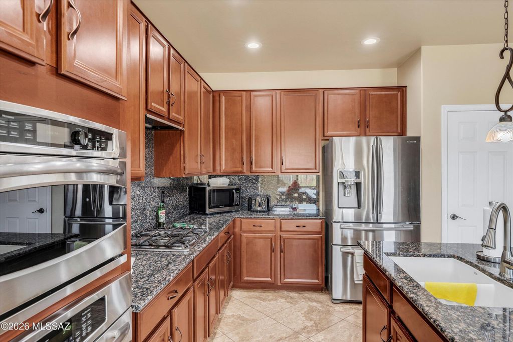 Image 11 of property listing at 11556 N Adobe Village Place, Marana, AZ 85658