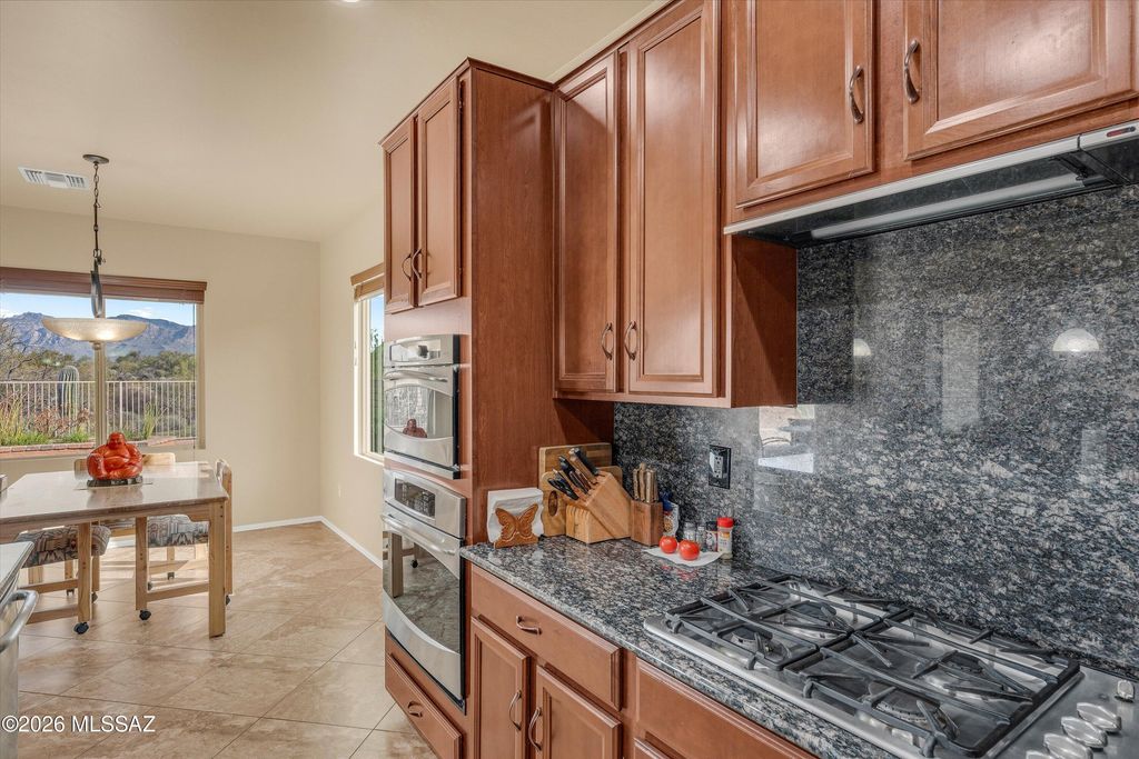 Image 13 of property listing at 11556 N Adobe Village Place, Marana, AZ 85658