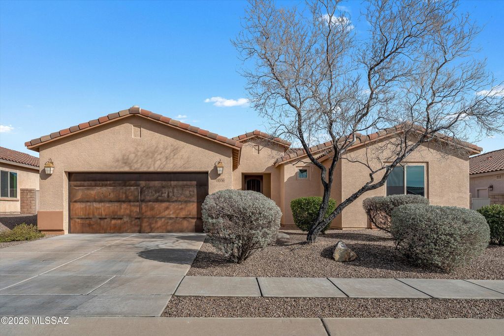 Image 3 of property listing at 11556 N Adobe Village Place, Marana, AZ 85658