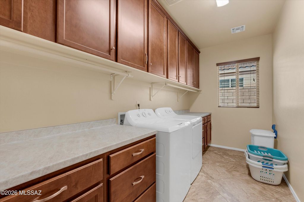 Image 31 of property listing at 11556 N Adobe Village Place, Marana, AZ 85658