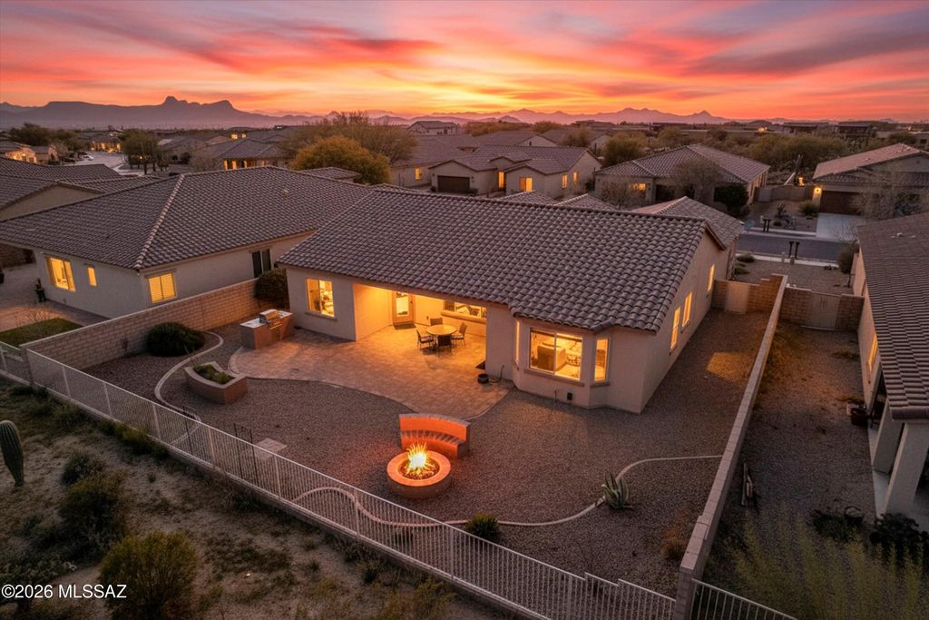 Image 32 of property listing at 11556 N Adobe Village Place, Marana, AZ 85658