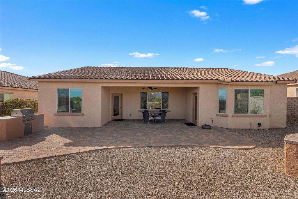 Image 33 of property listing at 11556 N Adobe Village Place, Marana, AZ 85658