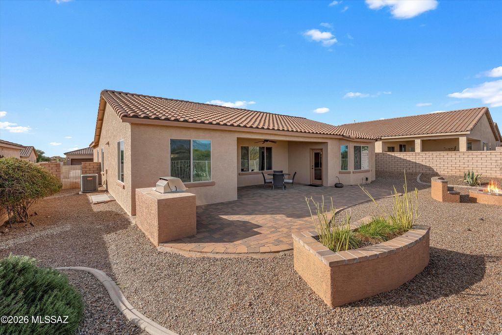 Image 34 of property listing at 11556 N Adobe Village Place, Marana, AZ 85658