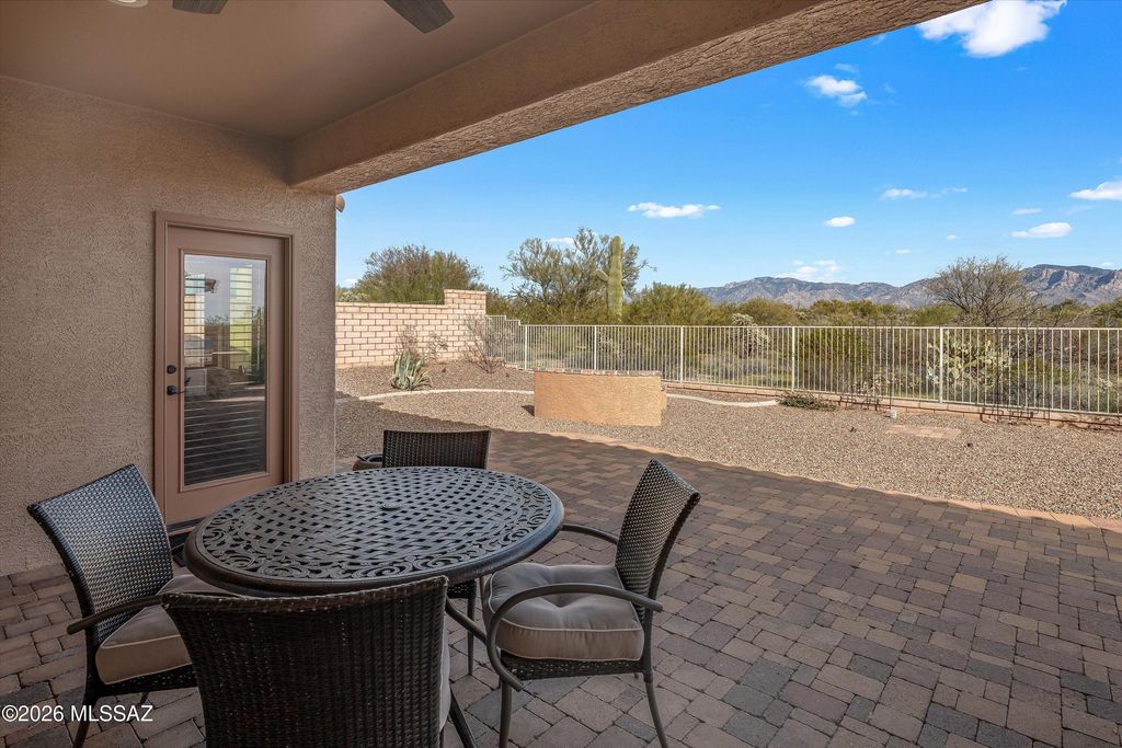 Image 38 of property listing at 11556 N Adobe Village Place, Marana, AZ 85658