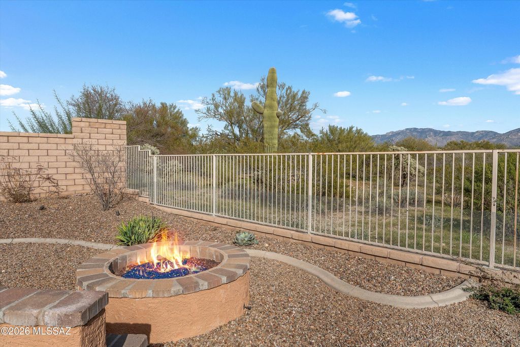 Image 39 of property listing at 11556 N Adobe Village Place, Marana, AZ 85658