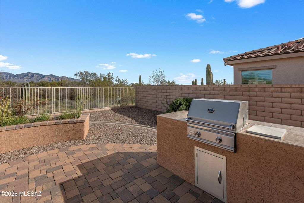 Image 40 of property listing at 11556 N Adobe Village Place, Marana, AZ 85658