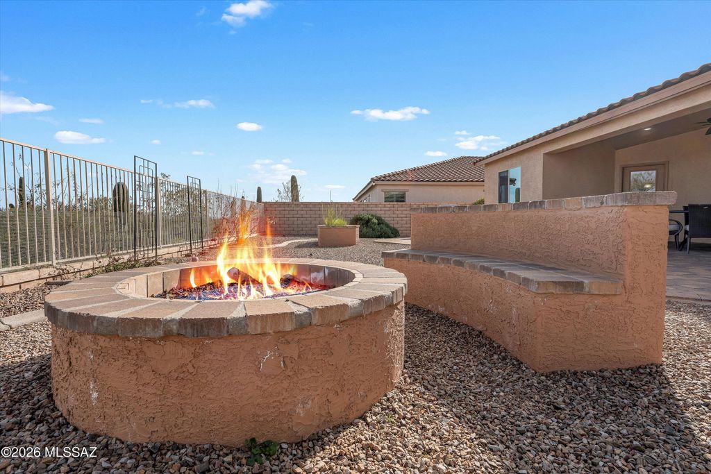 Image 41 of property listing at 11556 N Adobe Village Place, Marana, AZ 85658