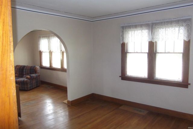 910 S Randolph Street, Garrett, IN 46738