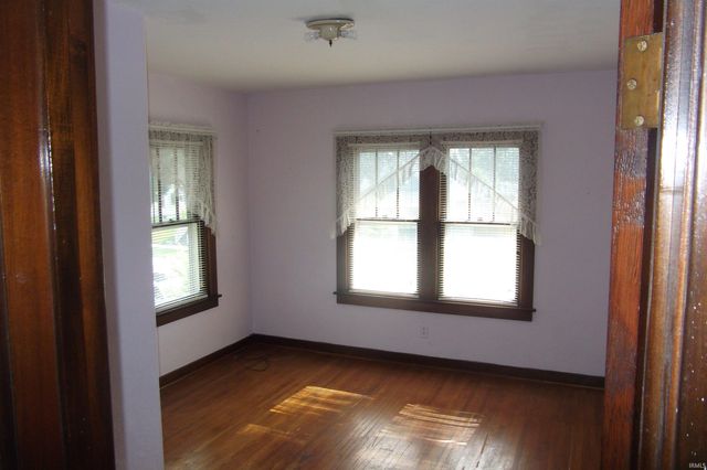 910 S Randolph Street, Garrett, IN 46738