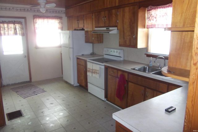 910 S Randolph Street, Garrett, IN 46738