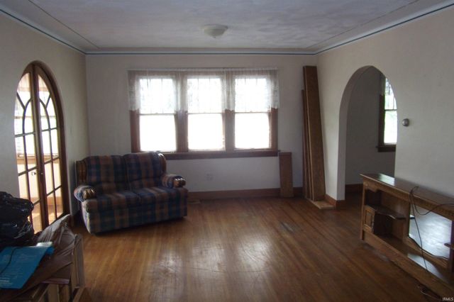 910 S Randolph Street, Garrett, IN 46738