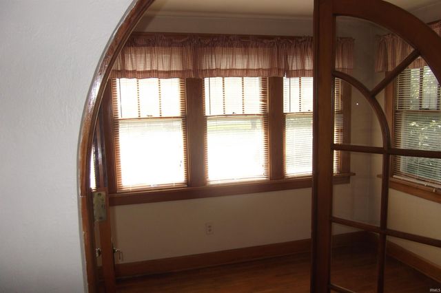 910 S Randolph Street, Garrett, IN 46738