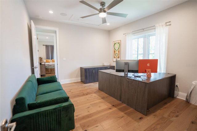 4402 W BEACH PARK DRIVE, Tampa, FL 33609