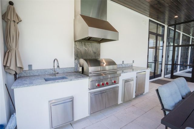 4402 W BEACH PARK DRIVE, Tampa, FL 33609