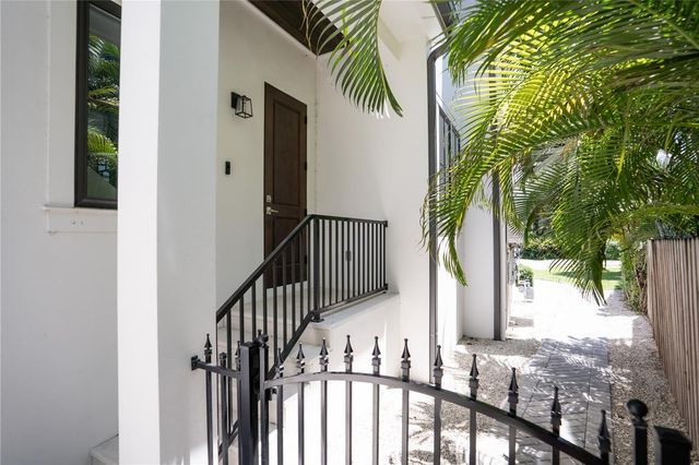 4402 W BEACH PARK DRIVE, Tampa, FL 33609