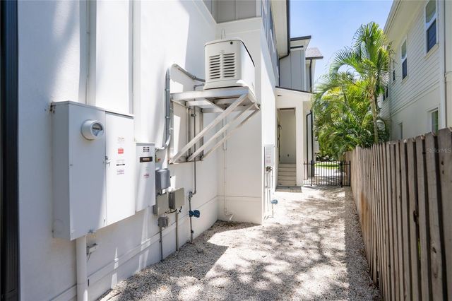 4402 W BEACH PARK DRIVE, Tampa, FL 33609