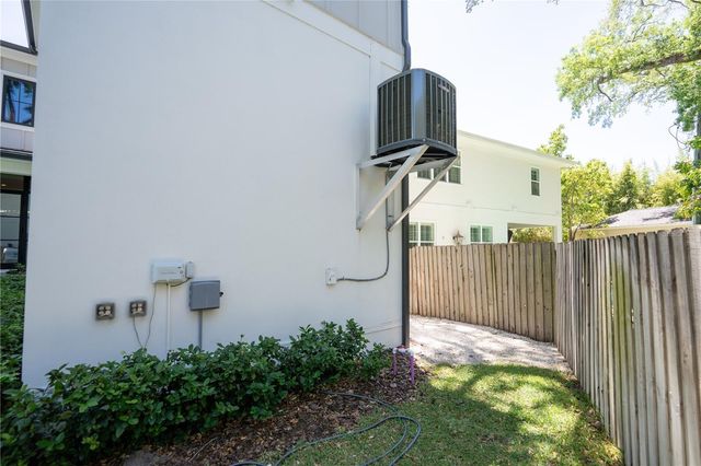 4402 W BEACH PARK DRIVE, Tampa, FL 33609