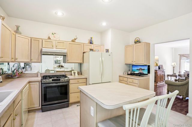 148 Foltim Way, Congers, NY 10920