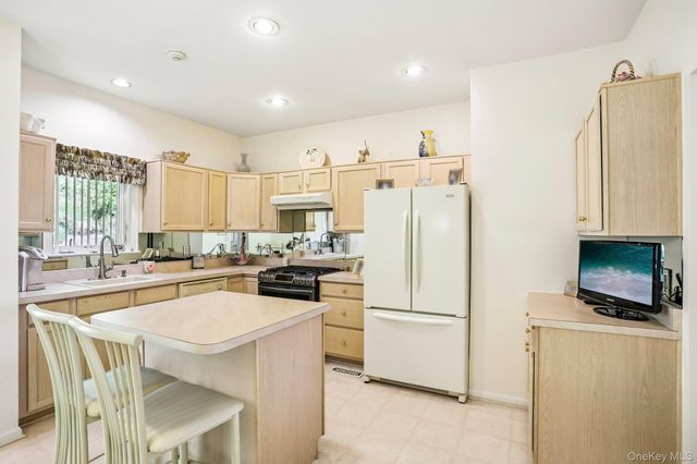 148 Foltim Way, Congers, NY 10920