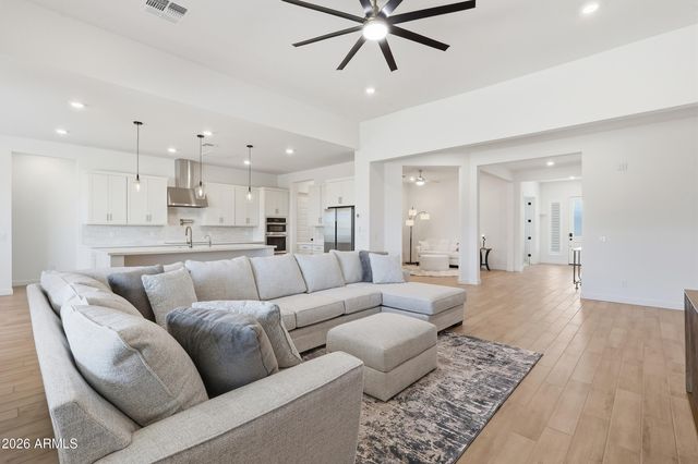 3812 W LODGE Drive, Laveen, AZ 85339