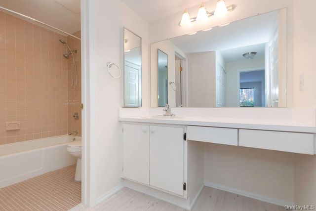 37 Bronxville Glen Drive Bldg 5 Bldg 5, Unit 1, Bronxville, NY 10708