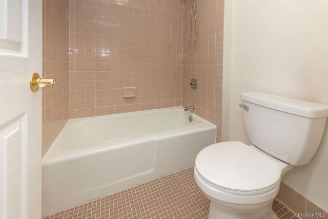 37 Bronxville Glen Drive Bldg 5 Bldg 5, Unit 1, Bronxville, NY 10708