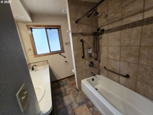 2213 Ne 129TH Ave, Vancouver, WA 98684