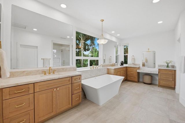 6711 Follette Street, Carlsbad, CA 92011