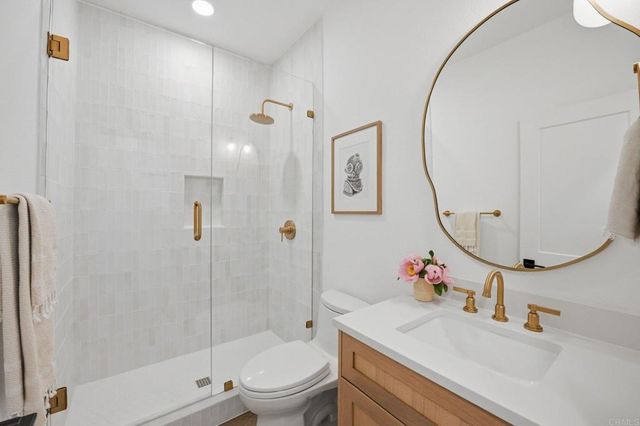 6711 Follette Street, Carlsbad, CA 92011