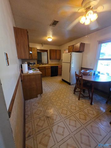 2902 Alhambra Circle SW, Huntsville, AL 35805