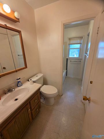 2902 Alhambra Circle SW, Huntsville, AL 35805