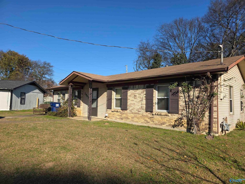 2902 Alhambra Circle SW, Huntsville, AL 35805