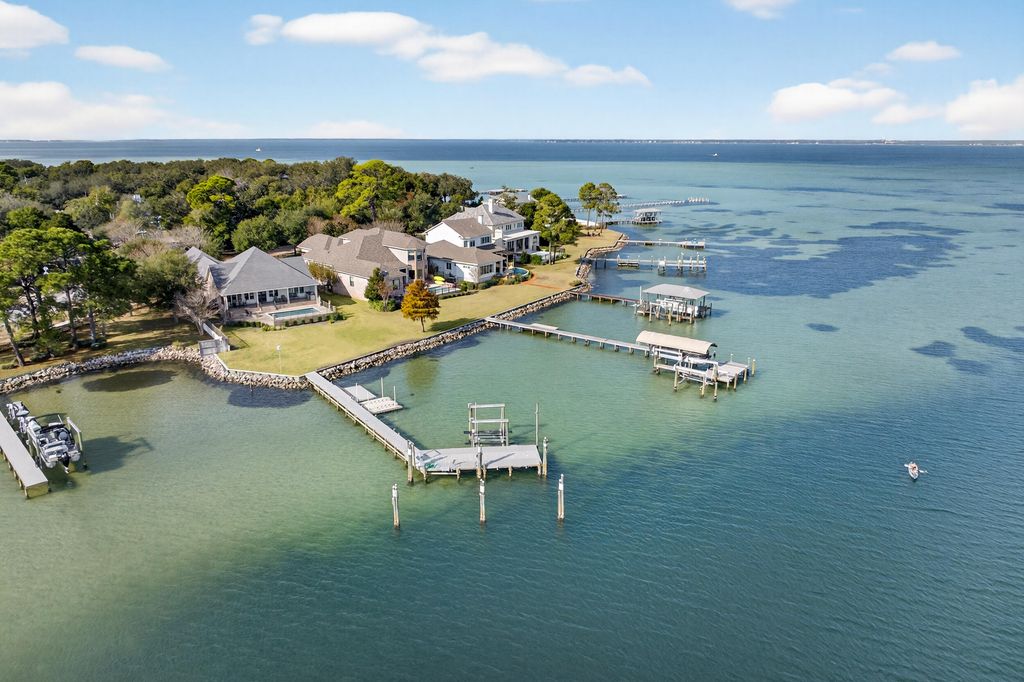 901 Peacocks Point Drive, Destin, FL 32541