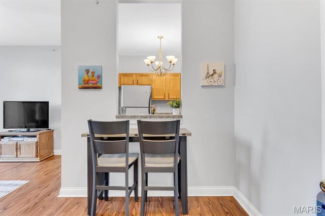 1236 Gardens Circle Drive M, St Louis, MO 63125