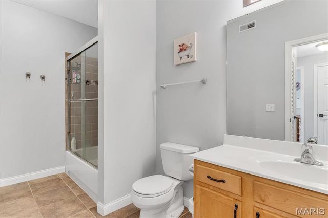 1236 Gardens Circle Drive M, St Louis, MO 63125
