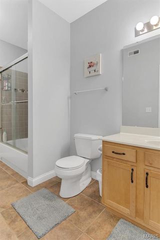 1236 Gardens Circle Drive M, St Louis, MO 63125