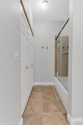 1236 Gardens Circle Drive M, St Louis, MO 63125